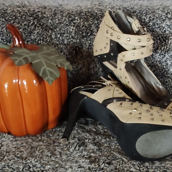 BKE Heels - Picture 3 of 7